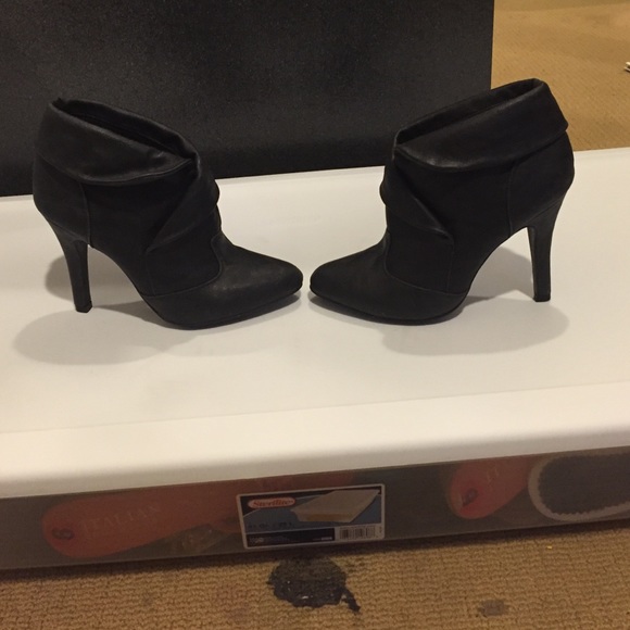 Black high heels - Picture 3 of 4