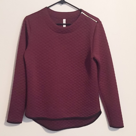 Love In Burgundy Quilted Sweater with Zipper - Picture 1 of 3