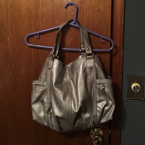 Silver Metallic Hobo Purse With Zipper Accents