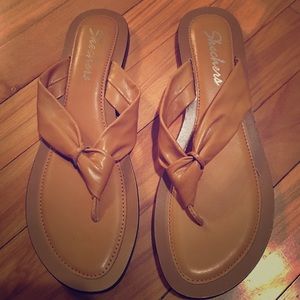 Leather flip flops NWOT