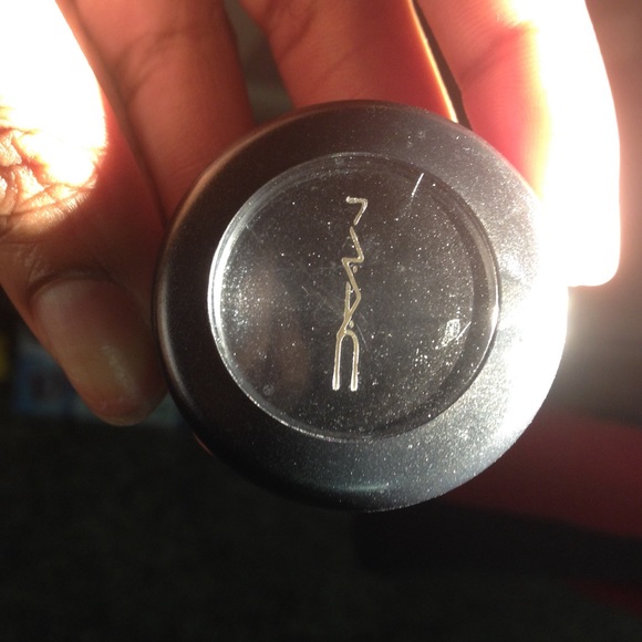 Mac eye shadow opened but never used - Picture 1 of 3