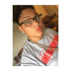 Meet your Posher, Julia