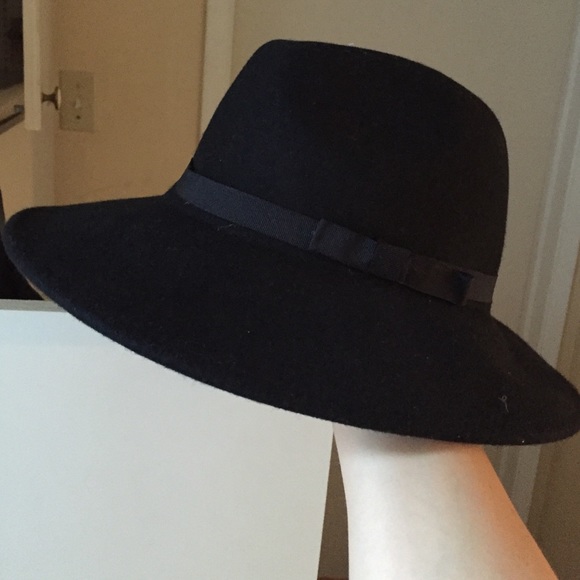 Brandy Melville hat
