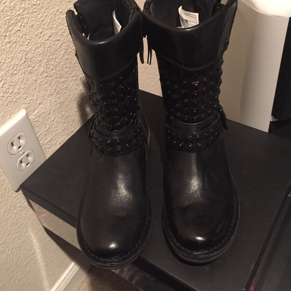 Ugg studs Boots sz 6 black leather - Picture 1 of 4