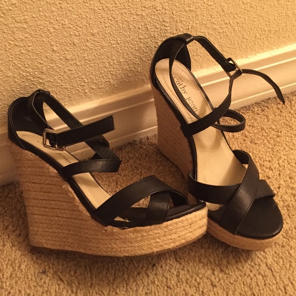 black strappy wedges