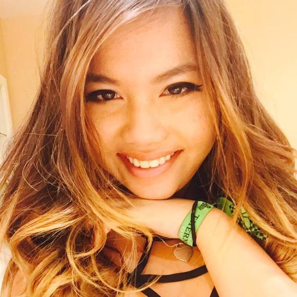 Meet your Posher, Carolyn - Picture 1 of 1