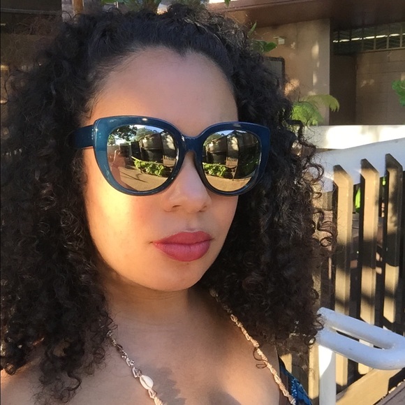 Meet your Posher, Simone - Picture 2 of 7