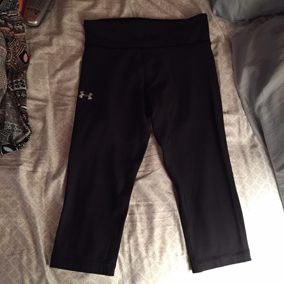 NWOT under armour cropped leggings