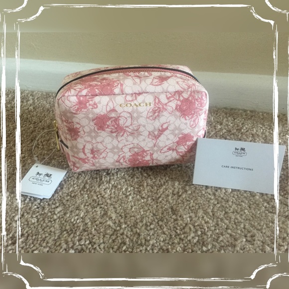 SOLD. Coach floral cosmetic case 🌸🌺 - Picture 1 of 3