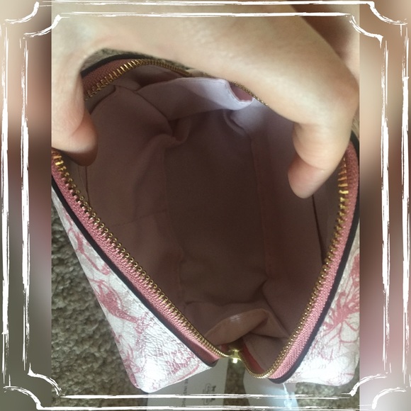 SOLD. Coach floral cosmetic case 🌸🌺 - Picture 2 of 3