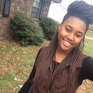 Meet your Posher, Monique