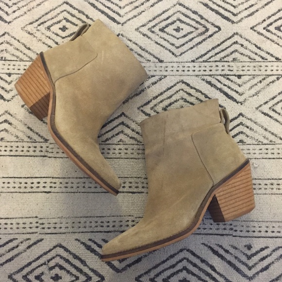 AMAZING tan Zara booties