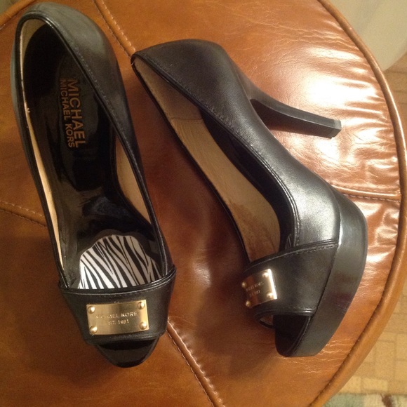 🎉Michael Kors🎉 Peep Toe Gold plated heels 7 1/2