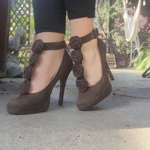 Super cute rose strap high heels!