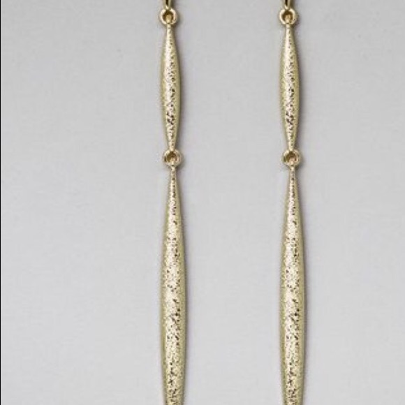 ISO Jewelmint Cosmopolitan earrings. 🙏🏻