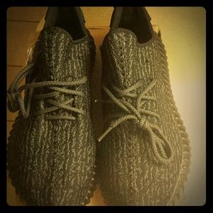 Yeezy 350 boost pirate black