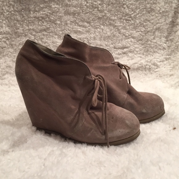 Dolce Vita Taupe Suede Platform Booties size 7.5