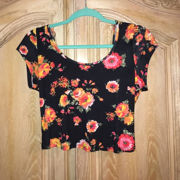 Floral Crop Top - Picture 2 of 3