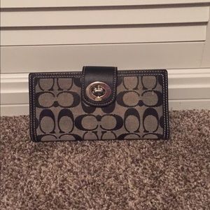 💯authentic Coach Wallet💯