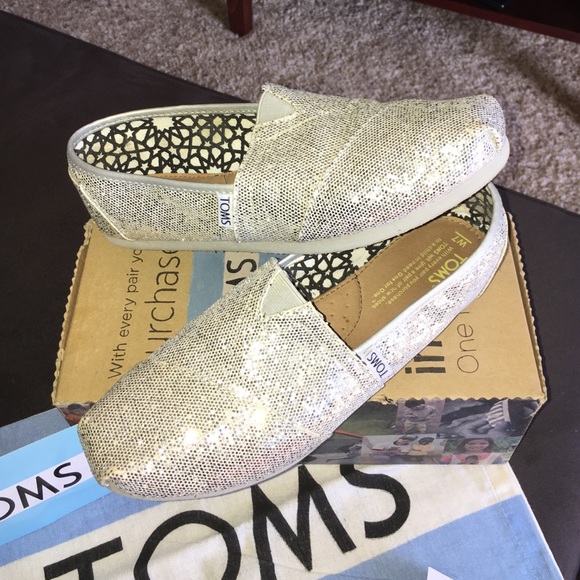 TOMS Shoes - TOMS Classics in Silver Glitter Size 7