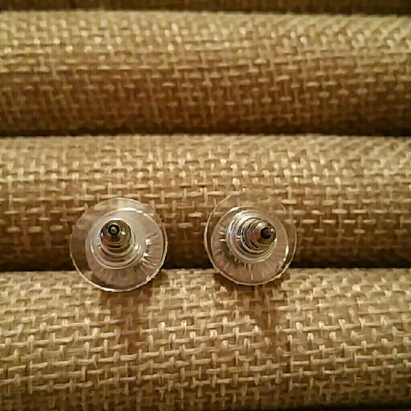 Rhodium diamond look paved flat earrings - Picture 2 of 3