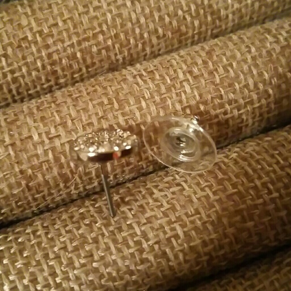 Rhodium diamond look paved flat earrings - Picture 3 of 3