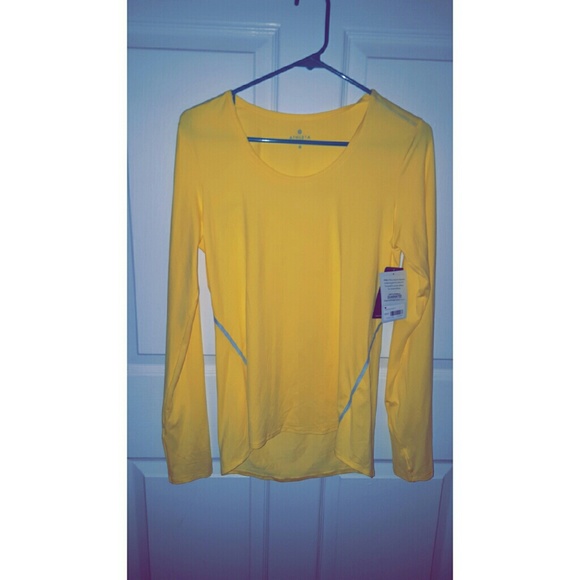 Athleta taped chi top