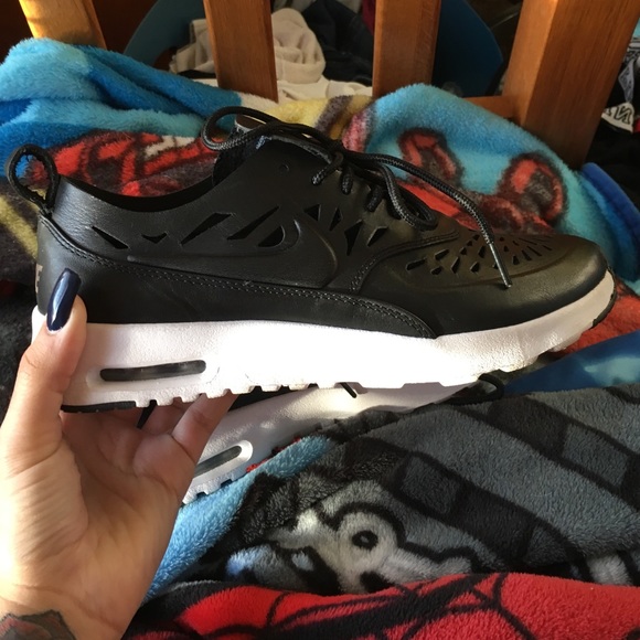 Nike Thea joli