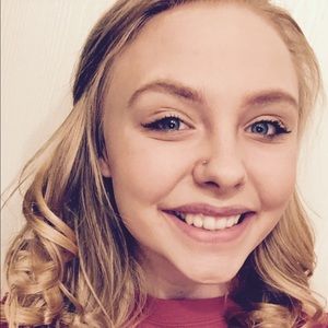 Meet your Posher, Caitlin