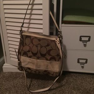 💯authentic Coach cross shoulder bag💯