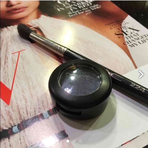 SOLDMac eye shadow plus brushes