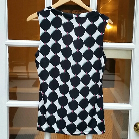 SOLD🎈Checkered Patterned Top - Picture 2 of 4