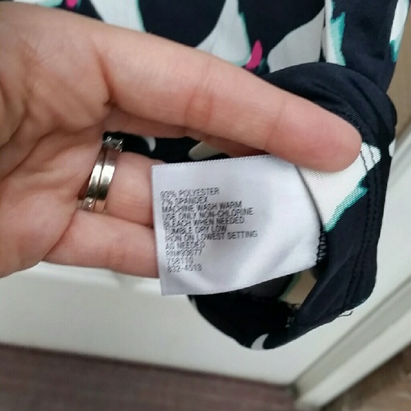 SOLD🎈Checkered Patterned Top - Picture 4 of 4