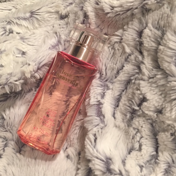VICTORIA'S SECRET BODY MIST | love is heavenly