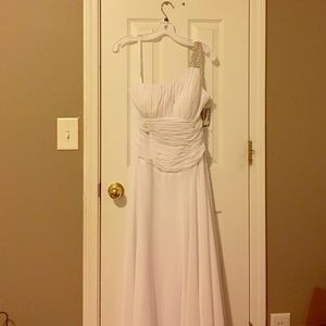 White Prom Dress (NEVER BEEN WORN)