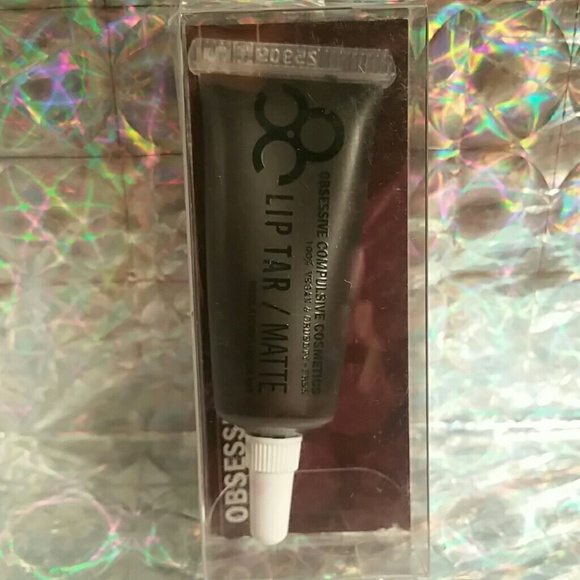 Lip tar