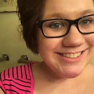 Meet your Posher, Chloe