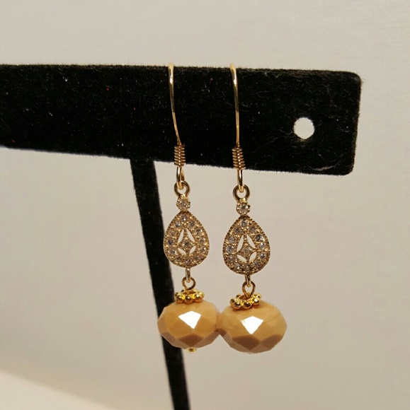 Cute Golden Tone Dangling Earrings