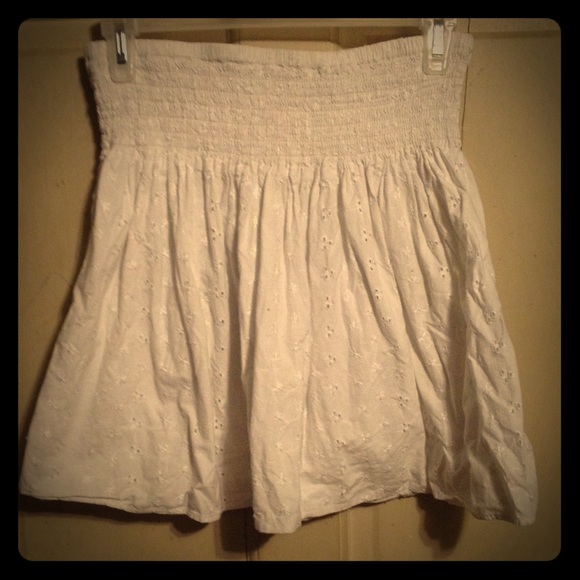 White flowy skirt