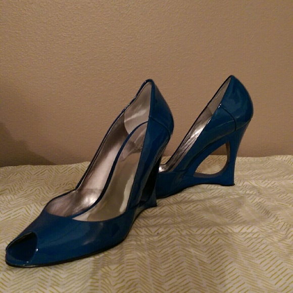 Colbolt blue pump