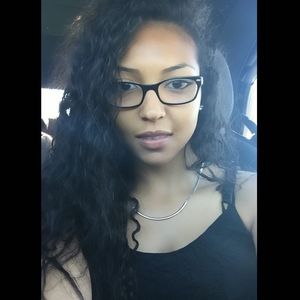 Meet your Posher, Niki