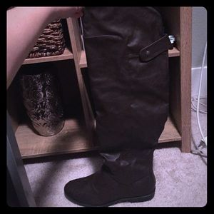 Over-the-knee flat boots