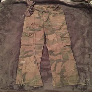 Hollister Camo Army print Capri cargo pants