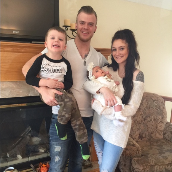 Meet your posher ** 💁🏼 - Picture 3 of 4