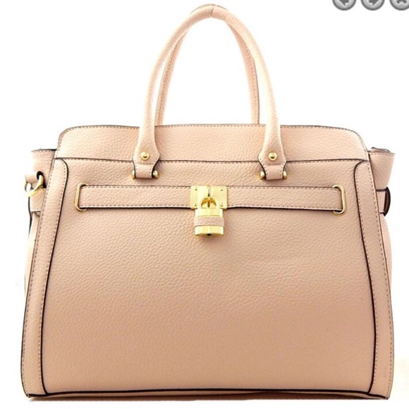 Boutique Handbags - Oversized padlocked tote