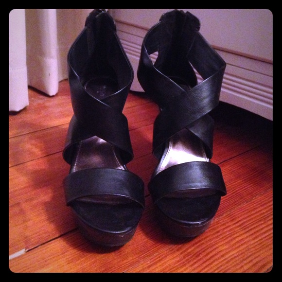 Black wedges