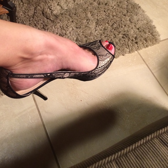 Guess open toed heels black and beige - Picture 3 of 4