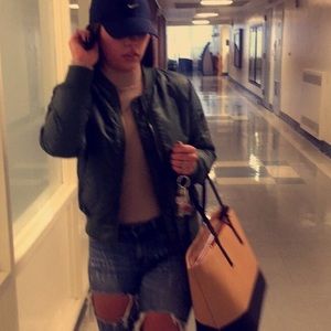 Meet your Posher, Sabrina