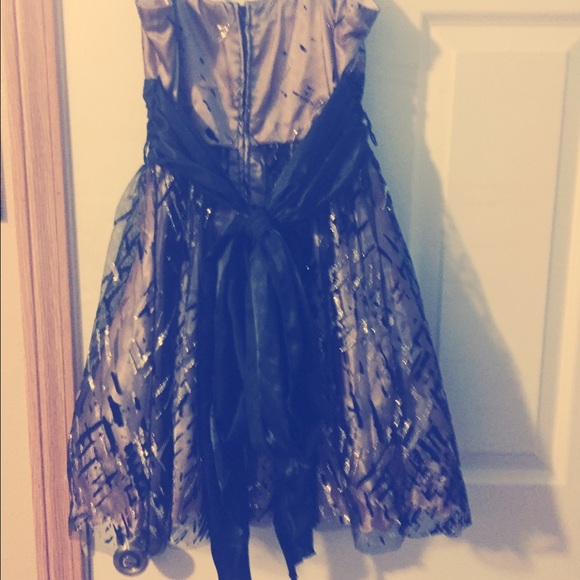 Dress - Picture 2 of 3