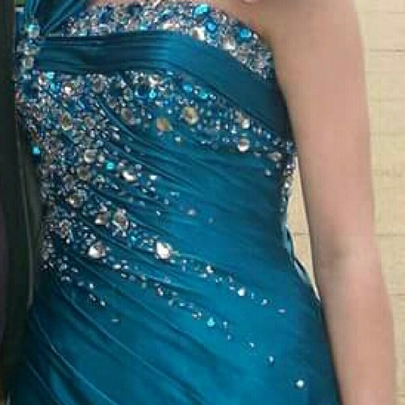 Prom dress - Picture 2 of 3